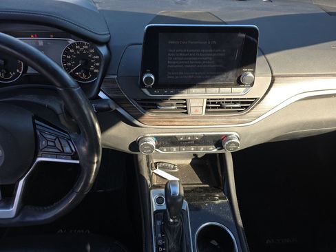 Used 2020 Nissan Altima 2.0 Platinum image 17