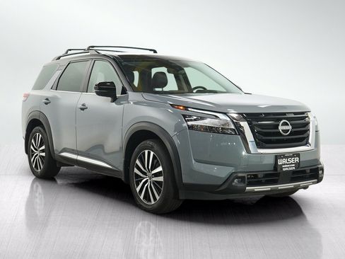 Used 2024 Nissan Pathfinder Platinum AWD/4WD image 8