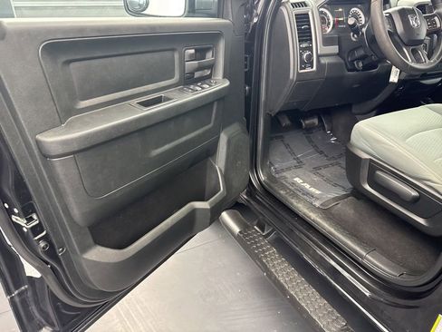 Used 2017 RAM 1500 ST w/ SXT Appearance Group AWD/4WD image 31