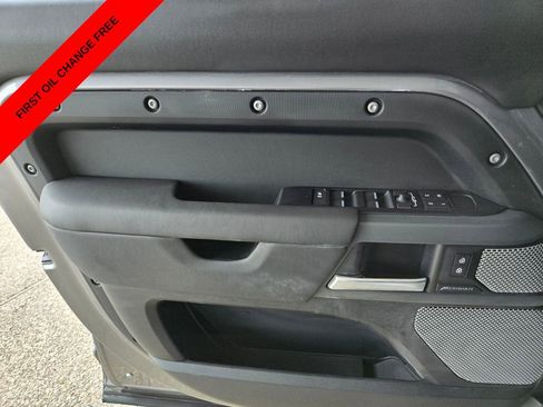 Used 2024 Land Rover Defender 130 X-Dynamic SE image 33