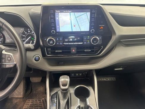 Used 2021 Toyota Highlander XLE FWD image 16