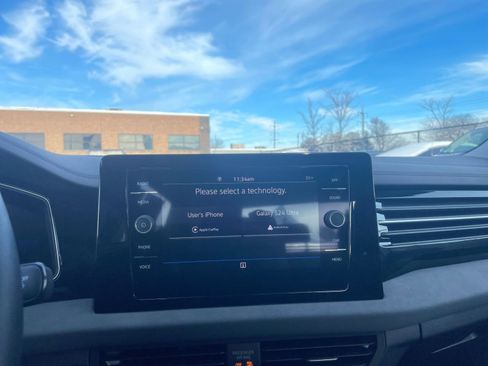 Used 2025 Volkswagen Jetta SE image 21