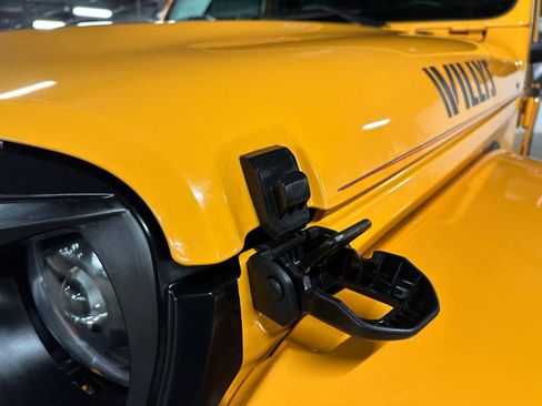 Used 2021 Jeep Gladiator Sport image 6