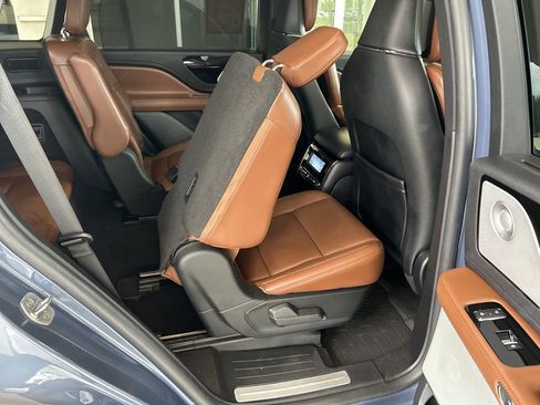 Used 2021 Lincoln Aviator Reserve w/ Equipment Group 201A RWD image 32