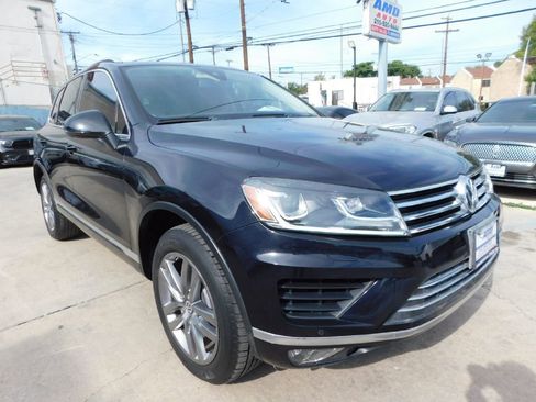 Used 2016 Volkswagen Touareg Sport image 1