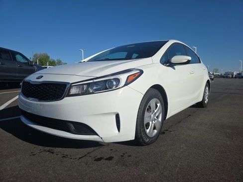 Used 2017 Kia Forte LX FWD image 2