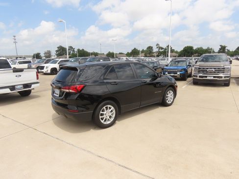 Used 2024 Chevrolet Equinox LS w/ LS Convenience Package FWD image 11
