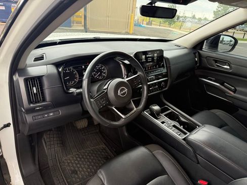 Used 2023 Nissan Pathfinder SL w/ Lighting Package (N92) FWD image 7