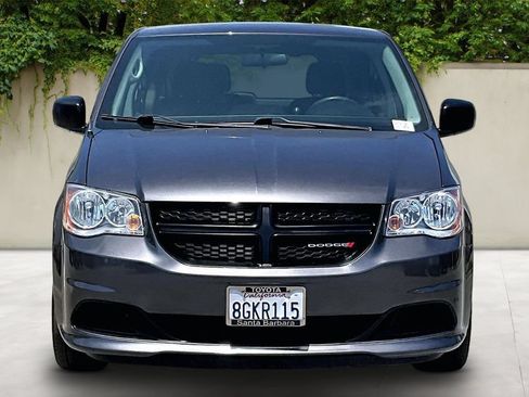 Used 2018 Dodge Grand Caravan SE FWD image 2