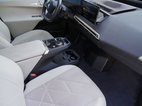 Certified 2024 BMW iX xDrive50 w/ Premium Package AWD/4WD image 10