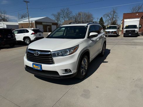 Used 2016 Toyota Highlander Limited image 3