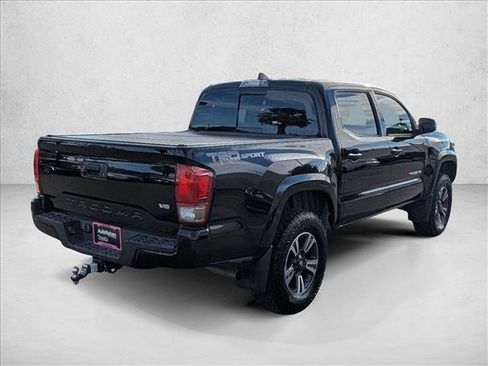 Certified 2017 Toyota Tacoma TRD Sport image 5