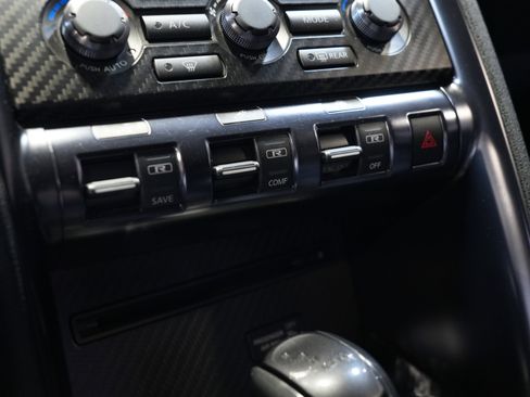 Used 2013 Nissan GT-R Premium image 40