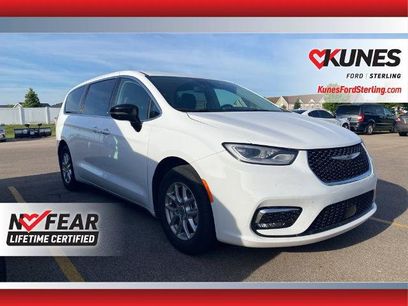 Used 2024 Chrysler Pacifica Touring-L