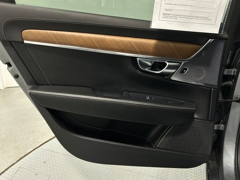 Used 2018 Volvo S90 T6 Inscription w/ Convenience Package image 24