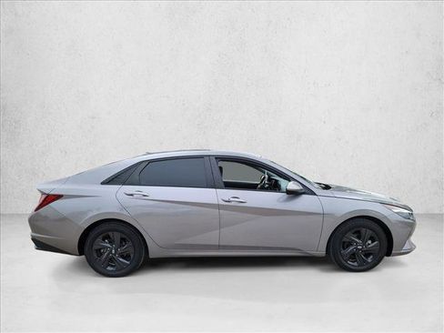 Used 2023 Hyundai Elantra SEL FWD image 4