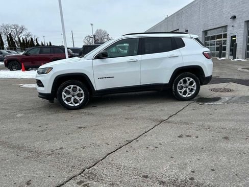 Certified 2025 Jeep Compass Latitude image 25