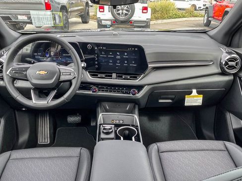 New 2026 Chevrolet Equinox LT w/ Convenience Package II image 11