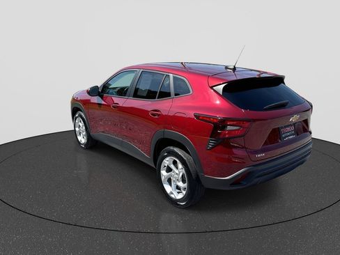 Used 2024 Chevrolet Trax LS w/ LS Convenience Package FWD image 6