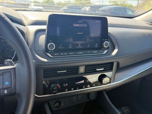 Certified 2025 Nissan Rogue SV FWD image 20