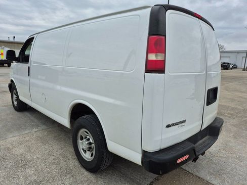 Used 2015 Chevrolet Express 2500 image 4
