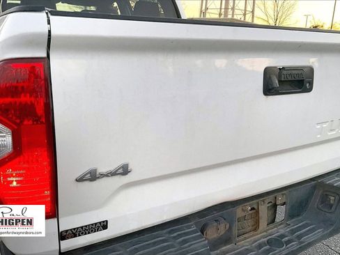 Used 2014 Toyota Tundra 4x4 CrewMax image 8