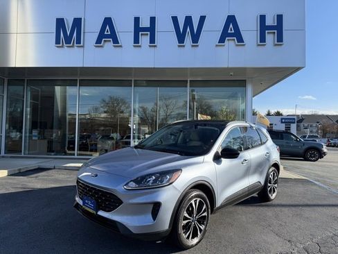 Certified 2022 Ford Escape SE w/ SE Sport Appearance Package image 2