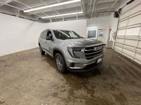 Used 2025 GMC Acadia Elevation image 8