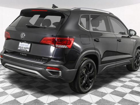 Used 2023 Volkswagen Taos SE w/ Panoramic Sunroof Package AWD/4WD image 14