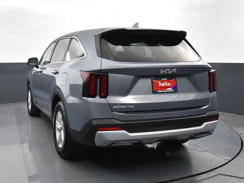Used 2025 Kia Sorento LX image 32