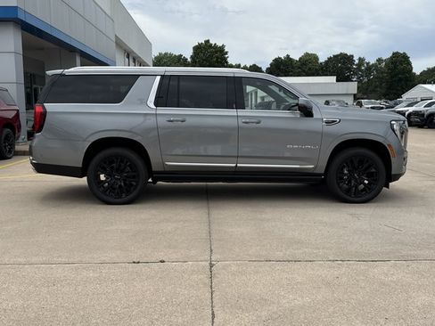 New 2026 GMC Yukon XL Denali w/ Denali Reserve Package AWD/4WD image 2