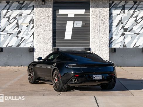 Used 2024 Aston Martin DB12 Coupe image 11