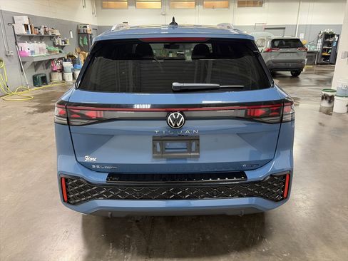 New 2026 Volkswagen Tiguan SEL R-Line image 4