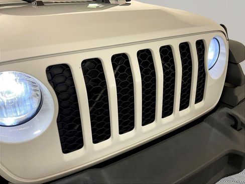 Used 2020 Jeep Gladiator Sport w/ Quick Order Package 24S AWD/4WD image 33