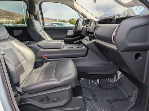 Used 2025 Ford Expedition Max Active AWD/4WD image 32