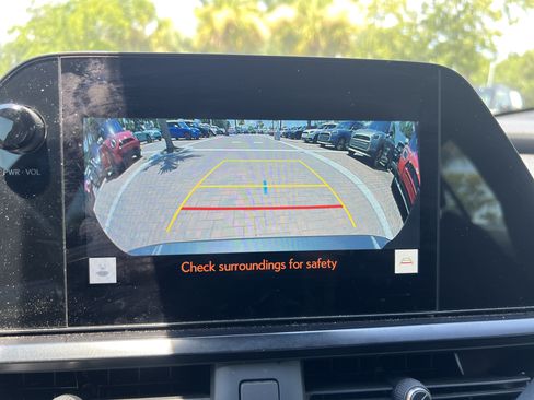 Used 2024 Lexus UX 250h FWD image 24
