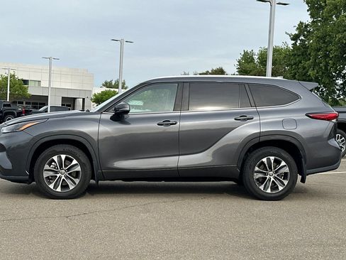 Used 2023 Toyota Highlander XLE AWD/4WD image 7