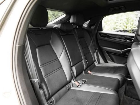 Used 2022 Porsche Cayenne Coupe AWD/4WD image 28