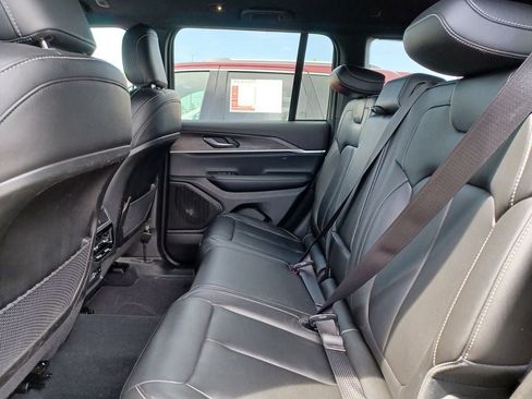 Used 2024 Jeep Grand Cherokee Limited AWD/4WD image 30