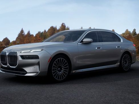 Used 2025 BMW i7 eDrive50 image 28