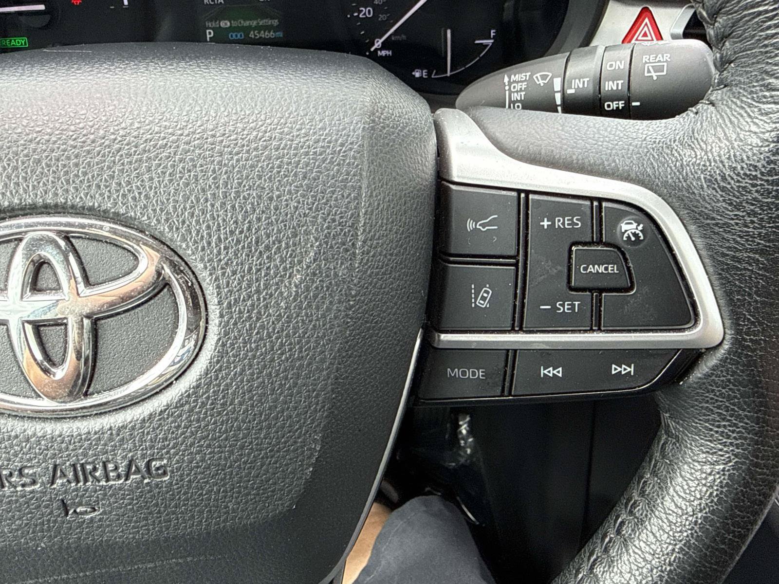 Used 2024 Toyota Sienna XLE FWD image 26