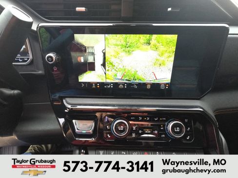 Used 2024 GMC Sierra 2500 AT4 w/ AT4 Premium Plus Package AWD/4WD image 10
