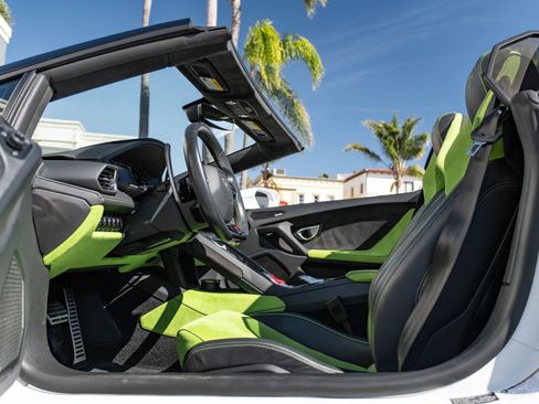 Used 2023 Lamborghini Huracan EVO image 6