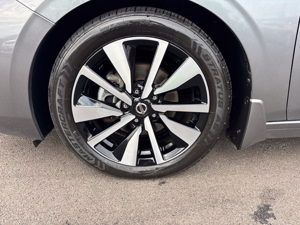 Used 2021 Nissan Sentra SV w/ SV Premium Package FWD image 10