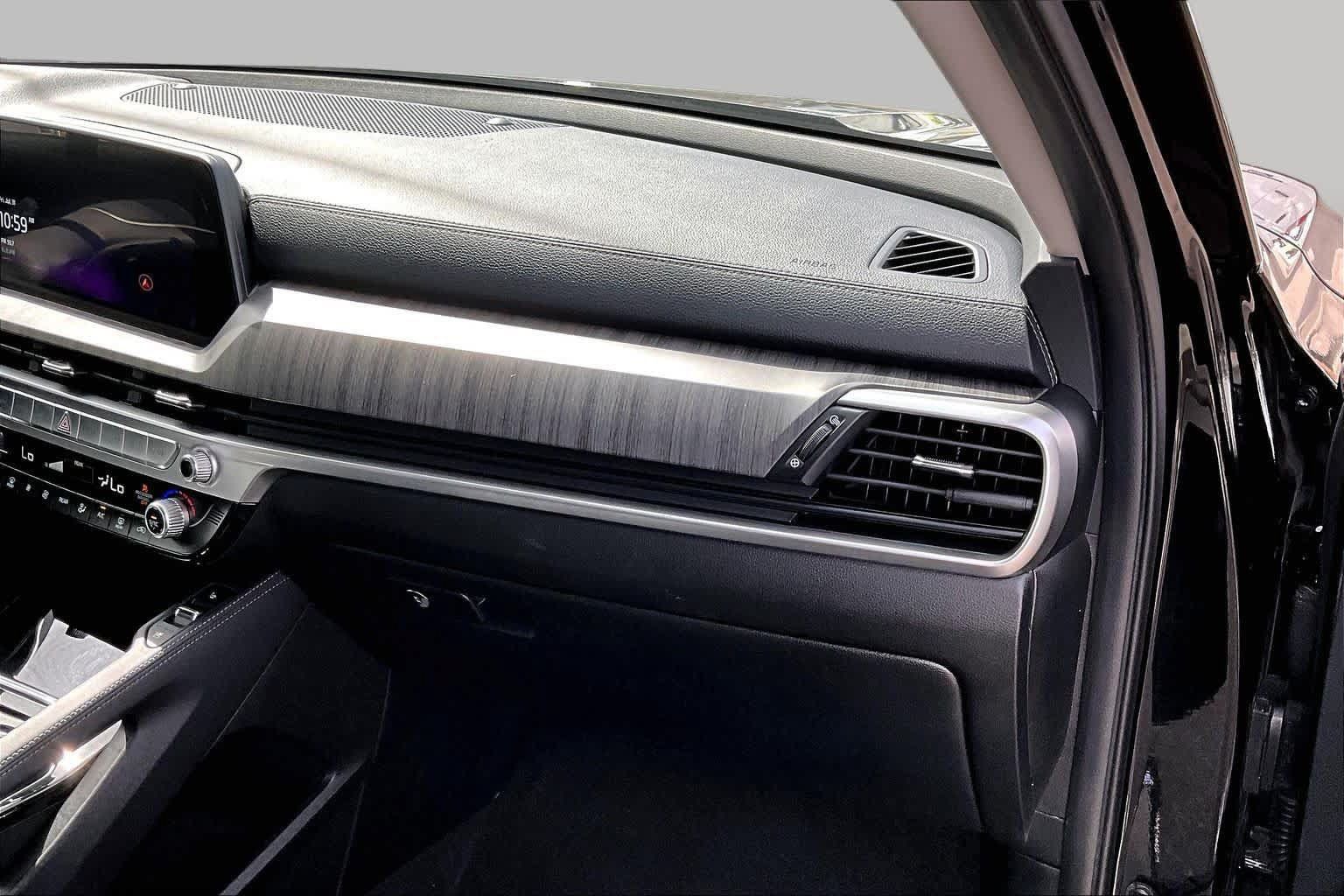 Used 2023 Kia Telluride EX w/ EX Captain's Chair Package FWD image 19