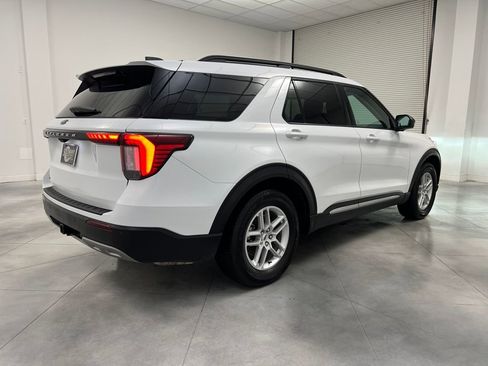 Used 2025 Ford Explorer Active w/ Active Comfort Package image 7