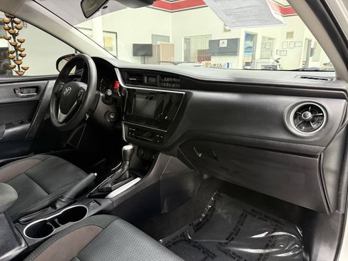 Used 2019 Toyota Corolla LE FWD image 18