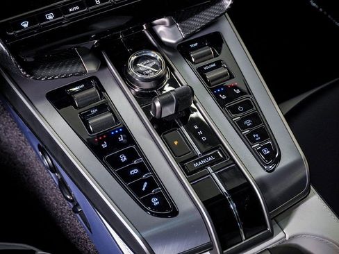 New 2025 Aston Martin Vanquish image 31