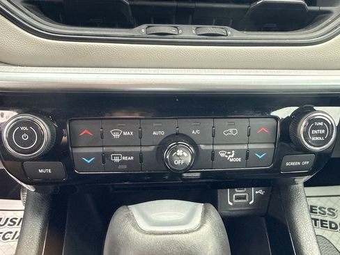 Used 2025 Jeep Compass Limited AWD/4WD image 19