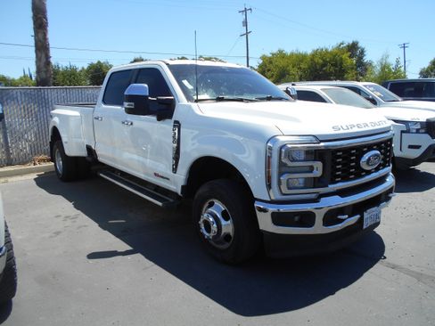Used 2024 Ford F350 Lariat w/ Chrome Package AWD/4WD image 1